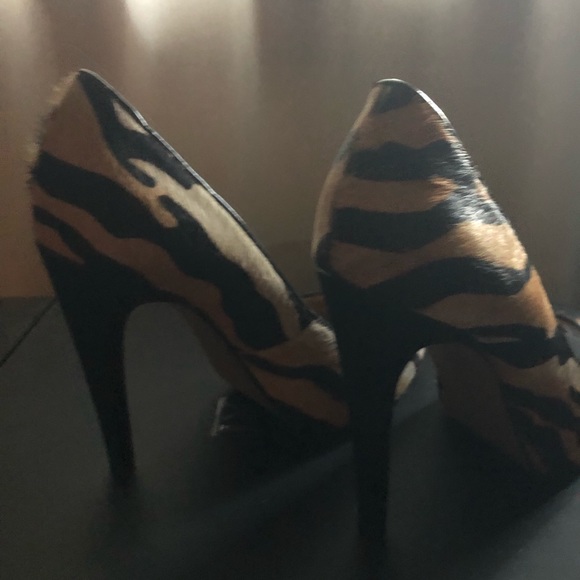 Nine West tiger striped shoes - Picture 4 of 6